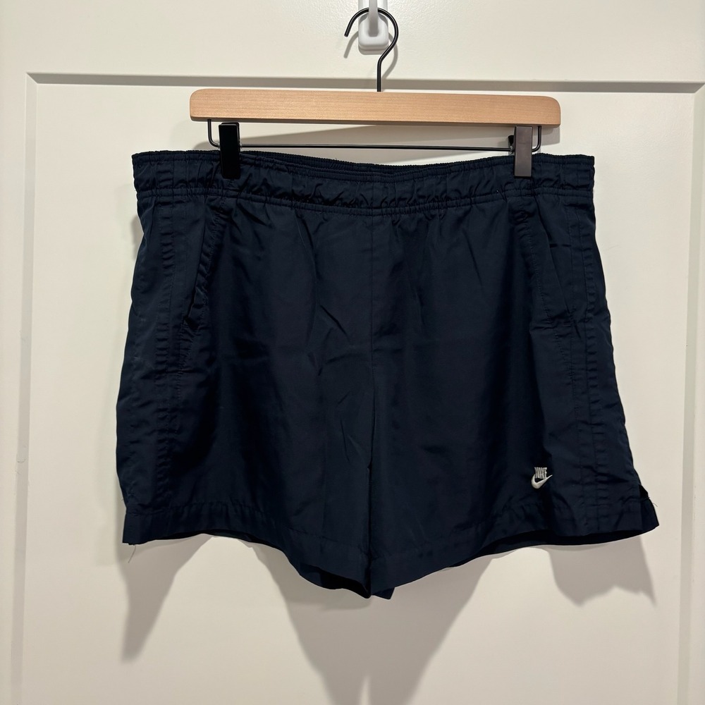 VTG Nike Sportswear Men Navy Blue Athletic Shorts Embroidered Logo Large L 12-14